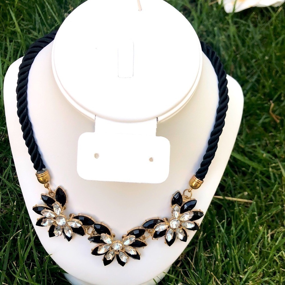 Copy - 𝅺RHINESTONE ,gemstone , cords necklace flowers 🌺